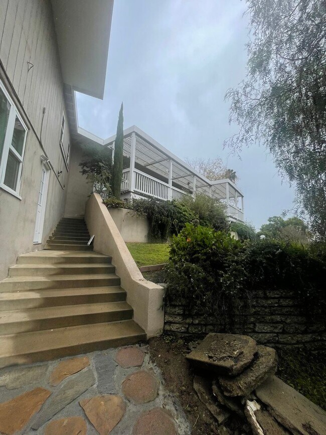 Building Photo - 714 Ocean View