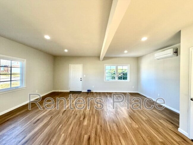 Building Photo - 543 N Ridgeway St