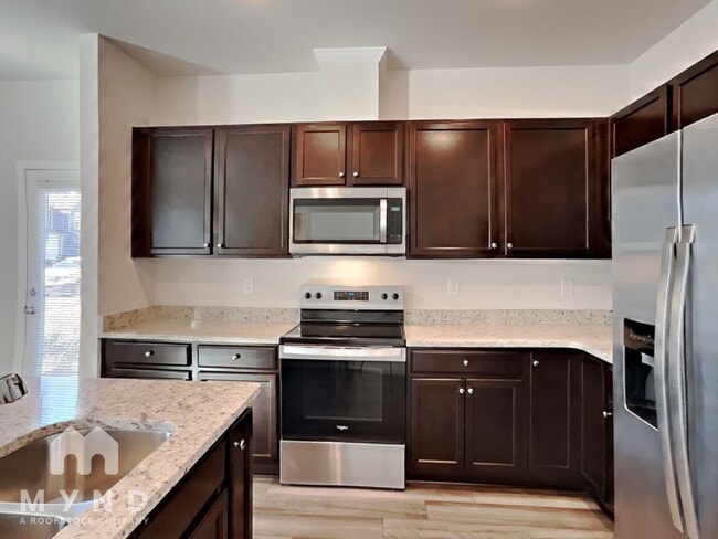 Building Photo - 807 McKenzie Pk Ter