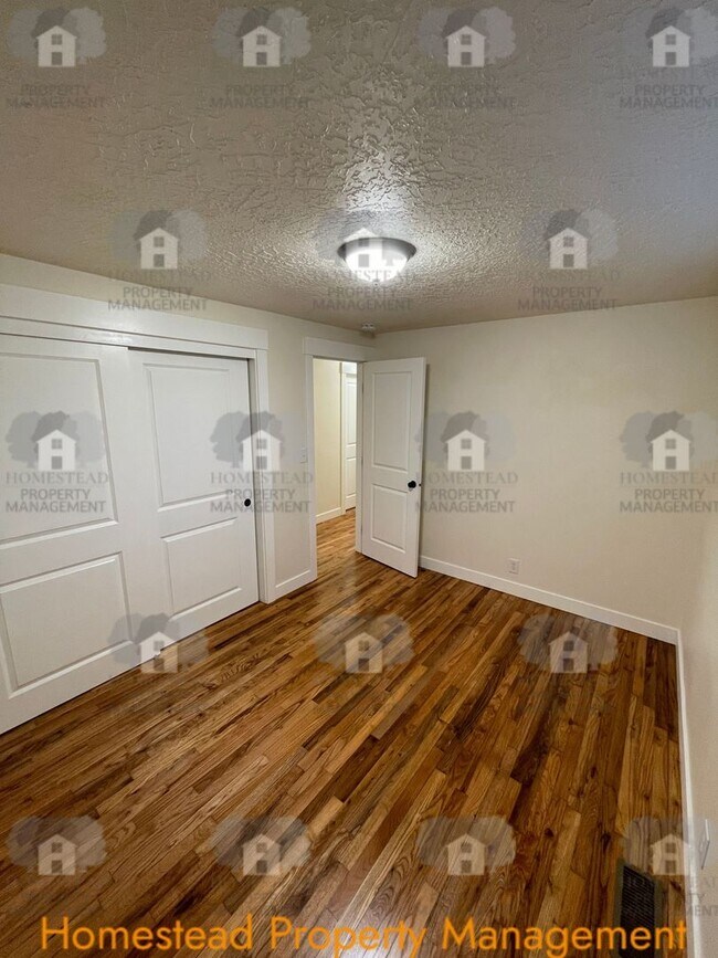 Building Photo - 425 S 8th St