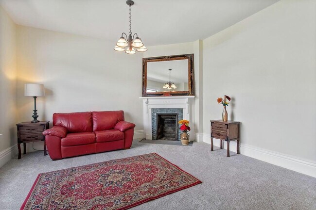 Building Photo - 462 Beaumont St