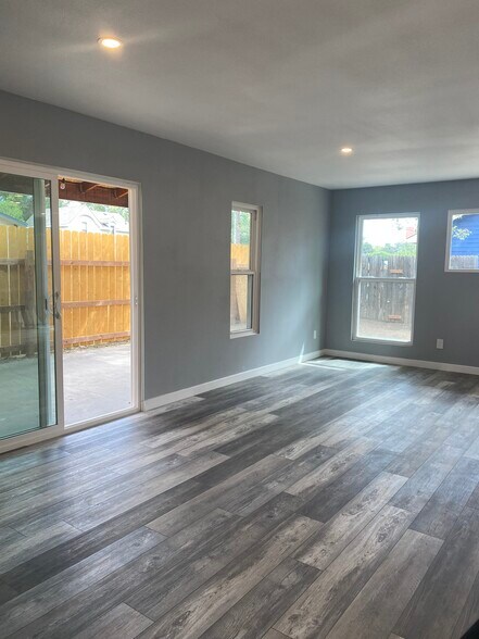 Building Photo - 2621 Wood Ave