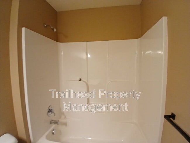 Building Photo - 21616 Westover Ct