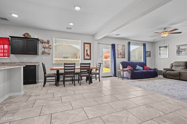 Building Photo - 6024 Hidden Psge Ave