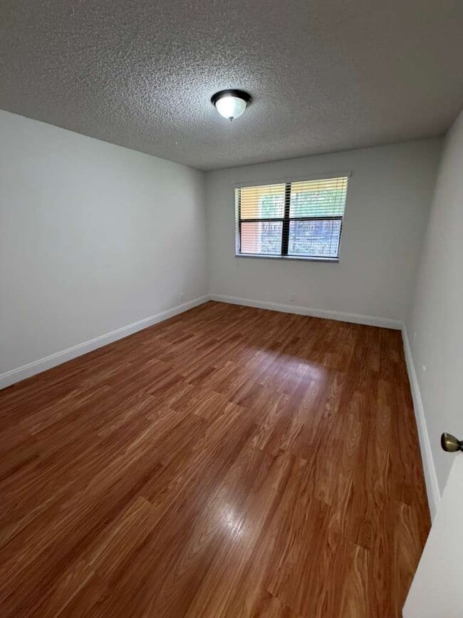 Building Photo - 8160 Geneva Ct