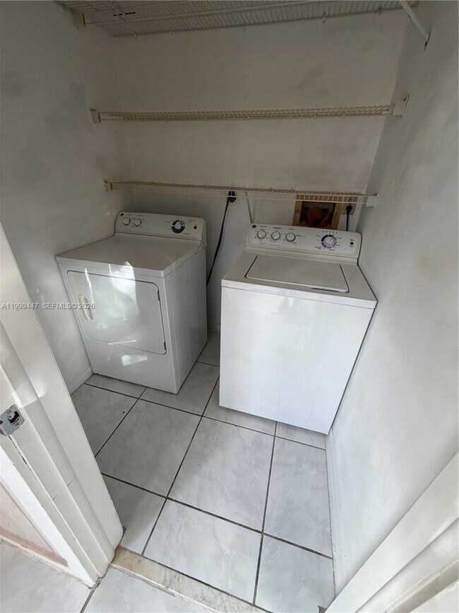 Building Photo - 823 NE 199th St