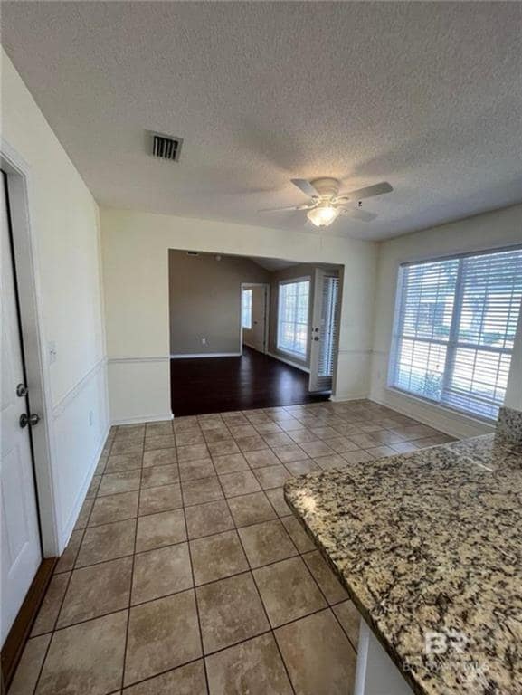 Building Photo - 124 Oakwood Ave