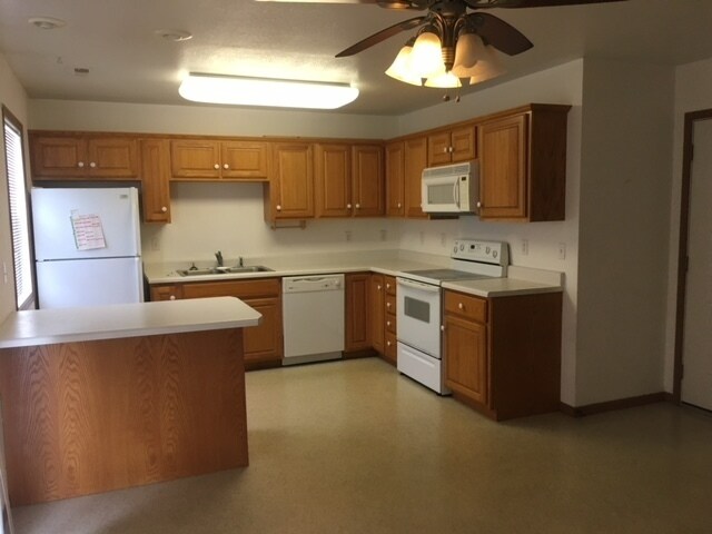 Building Photo - 245 Pine Ridge Dr