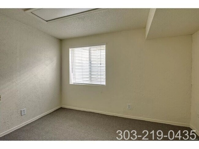 Building Photo - 2800 S Holly Plz