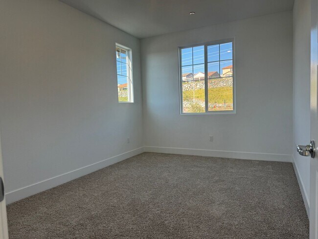 Building Photo - New Folsom home with solar!