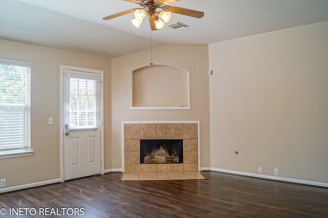 Building Photo - 2819 Foster Hill Dr