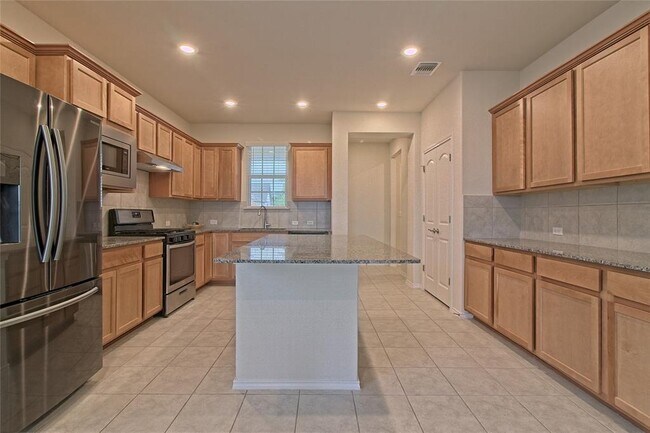 Building Photo - 608 Benton Ln