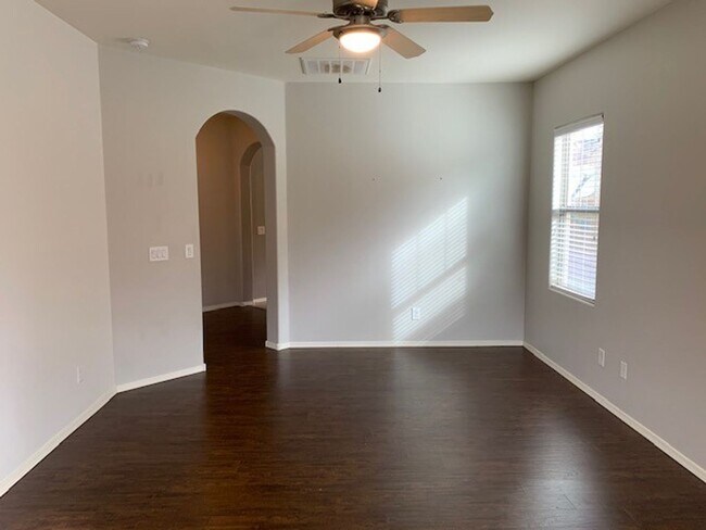 Building Photo - Beautiful 4 bedroom 2 bath home -- COMING ...