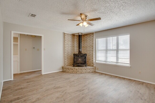 Building Photo - Very Nice 3 Bedroom in Wolfforth!