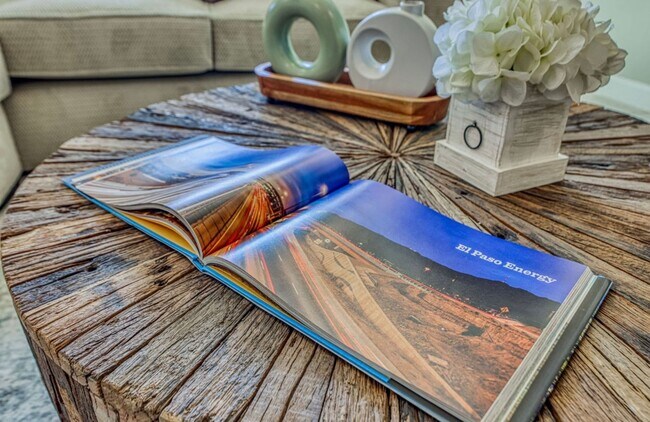 Building Photo - Furnished Eastside Beautiful 3 bed/2 baths for RENT Utilities & Wi-Fi INCLUDED