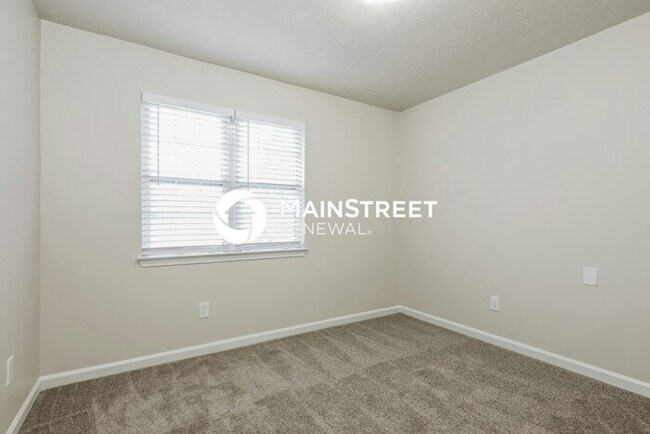 Building Photo - 5 Bedroom Pet-Friendly Home in ELLENWOOD, GA with Main Street Renewal