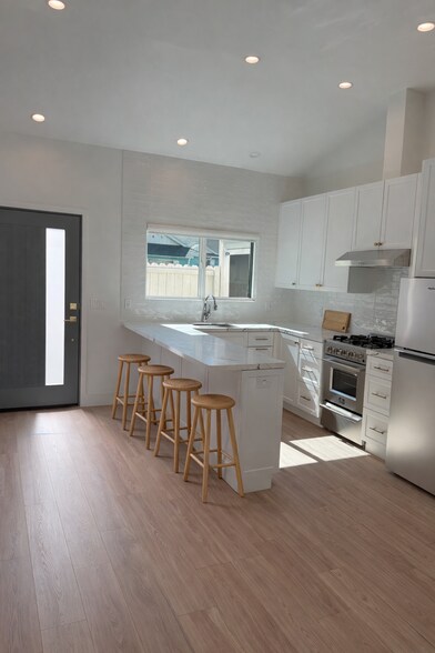 Building Photo - 6641 Glade Ave