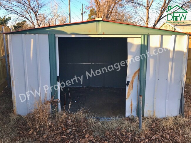 Building Photo - 2206 NW 26th St