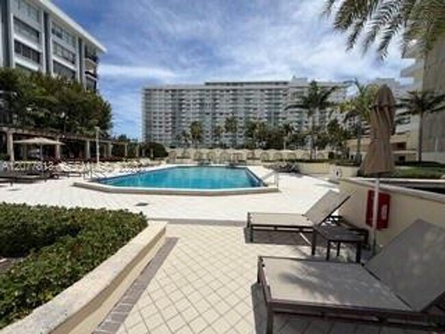 Building Photo - 5600 Collins Ave
