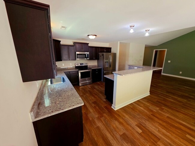 Building Photo - 3 Bedroom 2 BA Justice Ridge