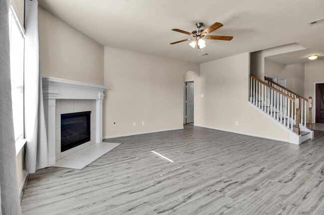 Building Photo - 7406 Valentine Ln