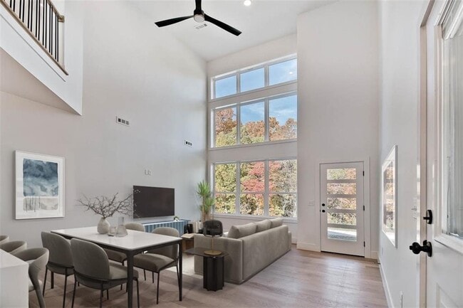 Building Photo - 28 Bedford Ln