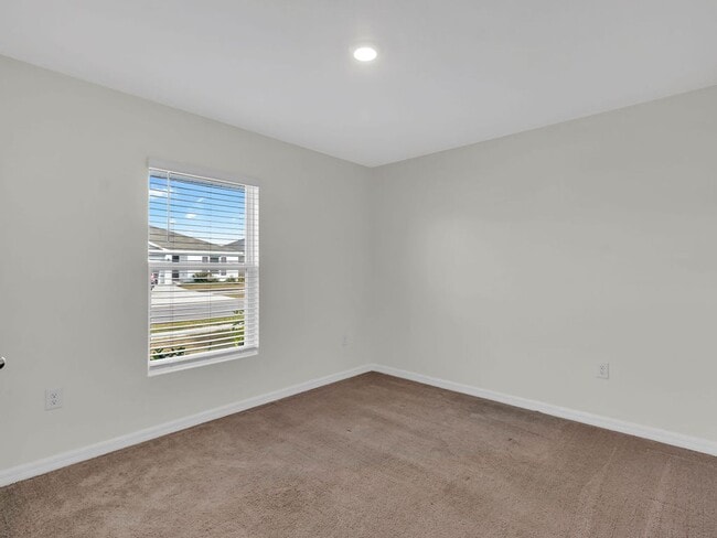 Building Photo - Beautiful 4 bedroom 2 bathroom Single Family House! Like new!