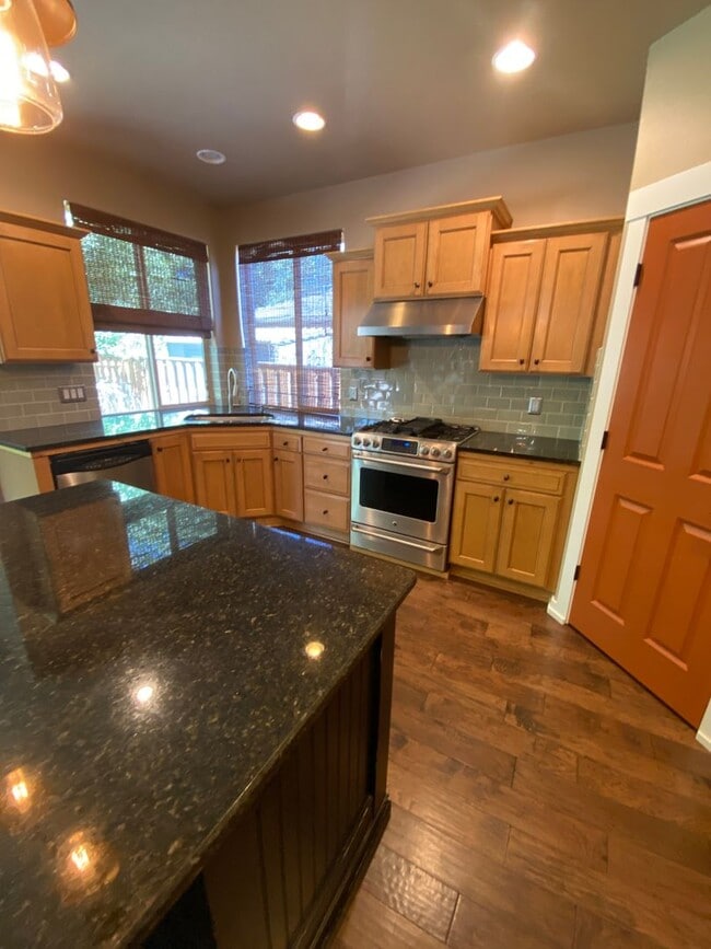 Building Photo - NE House Pet Friendly, 4 Bdrm, 2.5 Bath, Bonus Room, Office, Gas Heat/fireplace, A/C