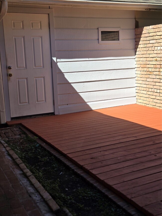 Building Photo - 1353 Ramada Dr