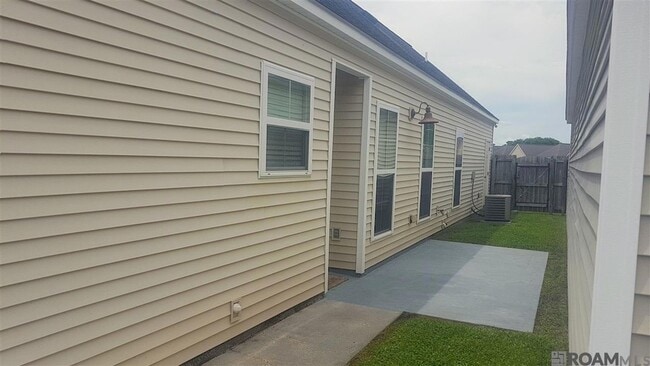 Building Photo - 40477 Sage Field Ct