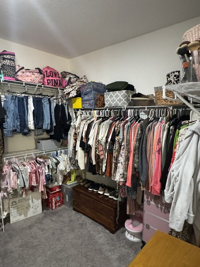 Building Photo - For Rent - Spring Move in Special ... 2nd Month's Rent FREE! (if sign a lease before the end of M...