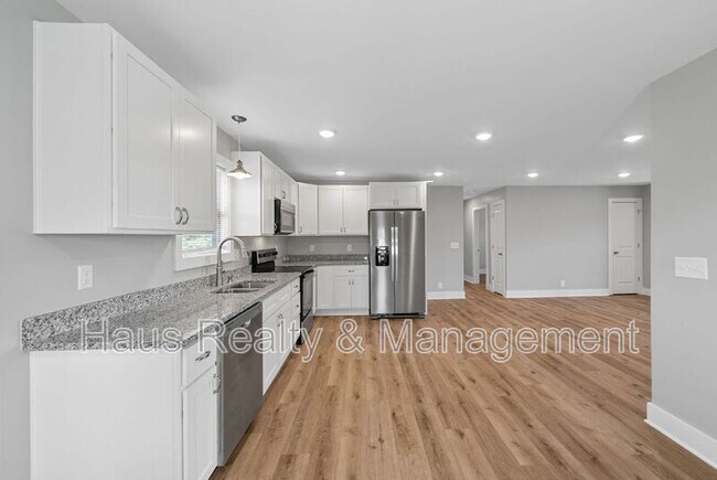 Building Photo - 7847 US-41