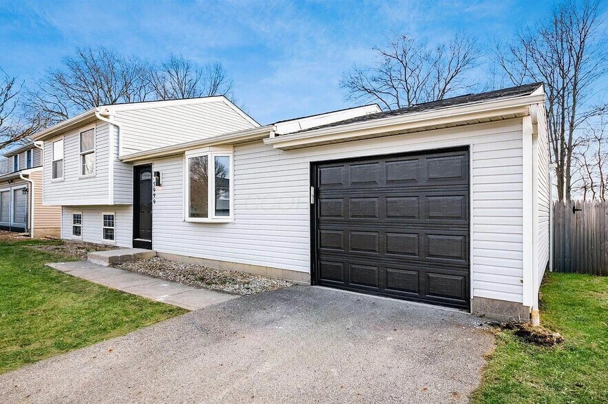 Building Photo - 5999 Parkglen Rd