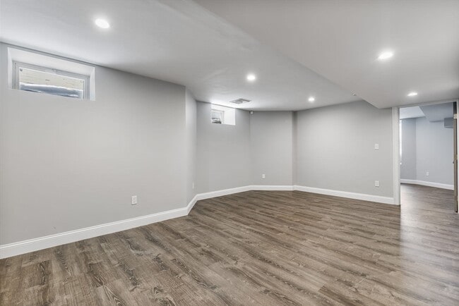 Building Photo - 83 Centre St