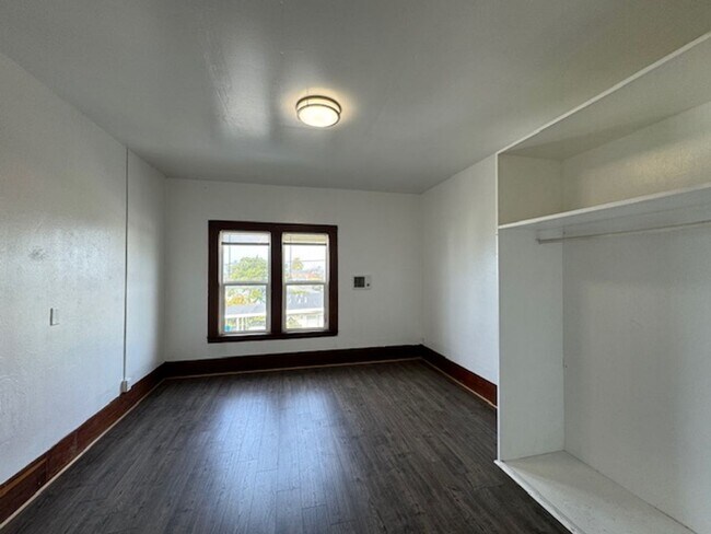 Building Photo - 111 W Hawthorne St