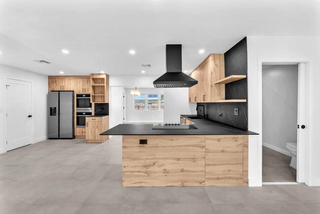 Building Photo - 4640 SW 25th Terrace