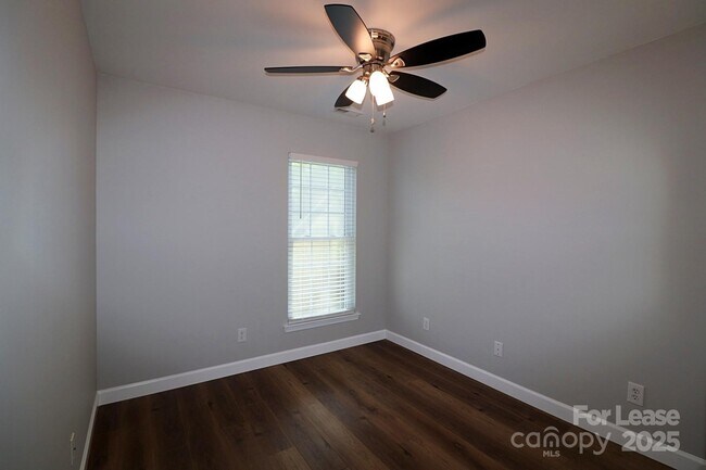 Building Photo - 564 6th Baxter Crossing