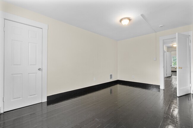 Building Photo - 144 Gilbert Ave