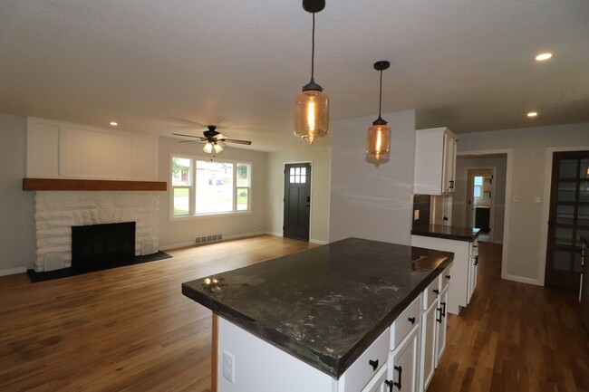 Building Photo - Gorgeous Home for Rent