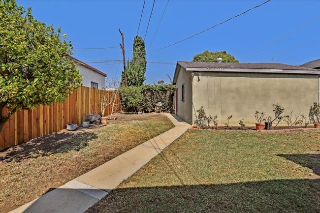 Building Photo - 3532 Maplewood Ave