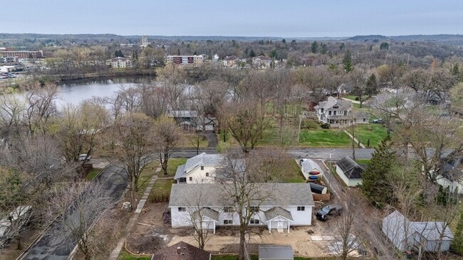 Building Photo - Brand New 5 Bedroom Duplex Unit!