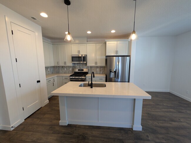 Building Photo - 11201 S Kestrel Rise Rd