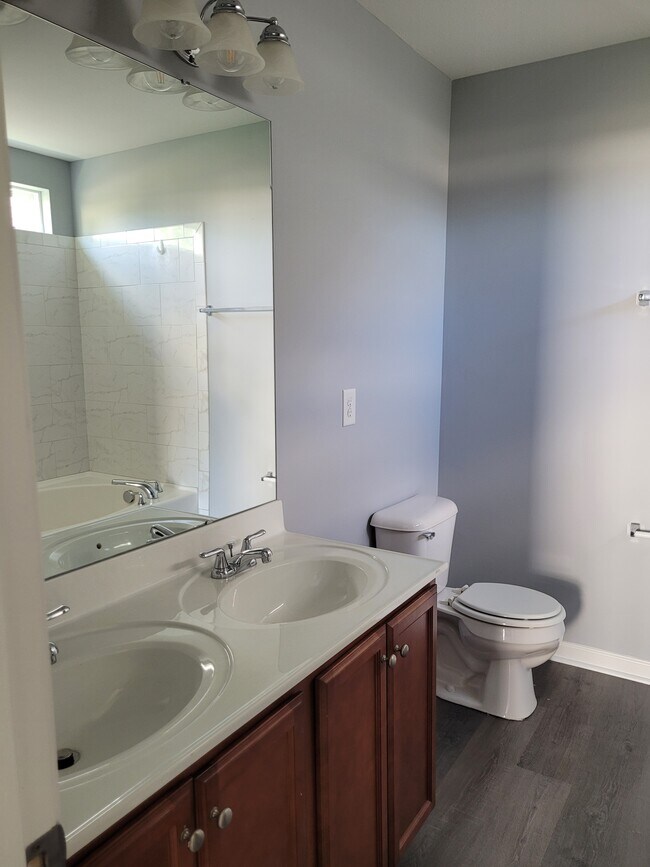 Building Photo - 1657 Extine Ln