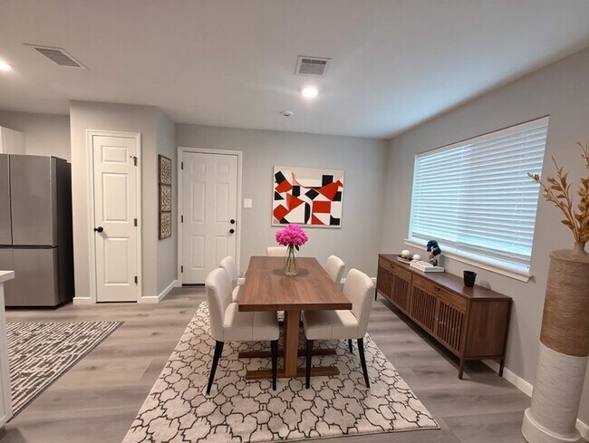 Building Photo - 23918 Farm Hill Dr