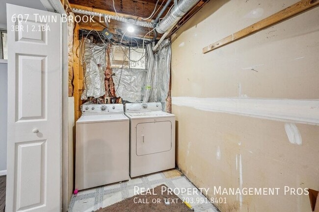 Building Photo - 607 Twin Brook Ln