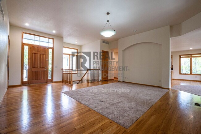 Building Photo - 5436 Hunter Dr