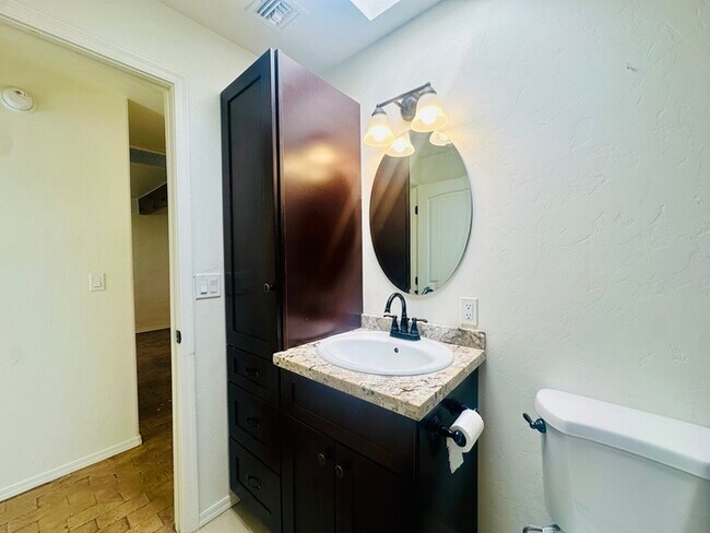 Building Photo - Holiday Move In Special! 1/2 Off December's Rent! Unique Townhome with Open Layout! All Appliance...