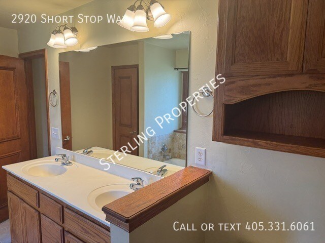 Building Photo - 2920 Short Stop Way
