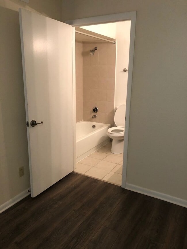 Building Photo - Lexington Place 2 bedroom Condo