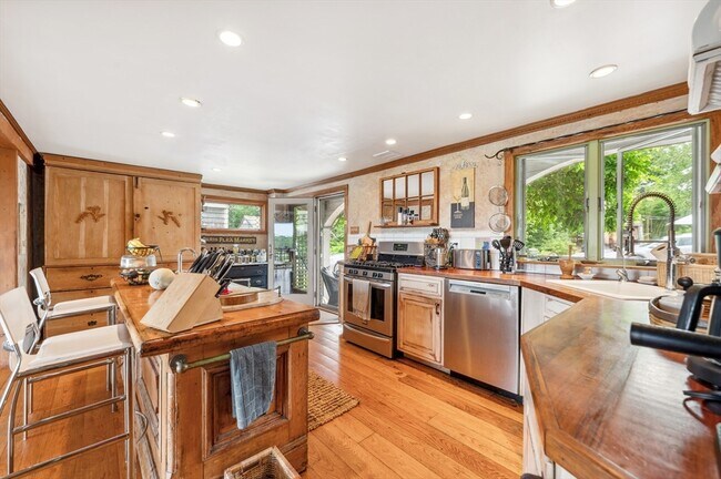 Building Photo - 12 Squam Ln
